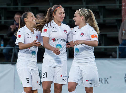 Rosengårds Alexandra Riley och Lieke Martens jublar åt