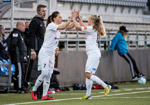 Rosengårds Sara Björk Gunnarsdottir byts in och Iina