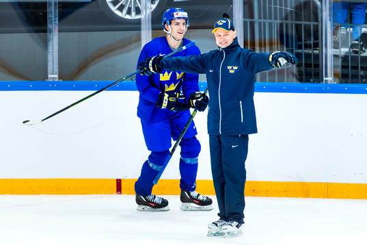Alexander Wennberg och målvaktstränare Stefan Ladhe