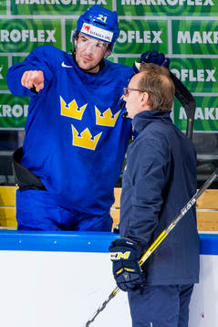 Jimmie Ericsson i samtal med förbundskapten Pär Mårts