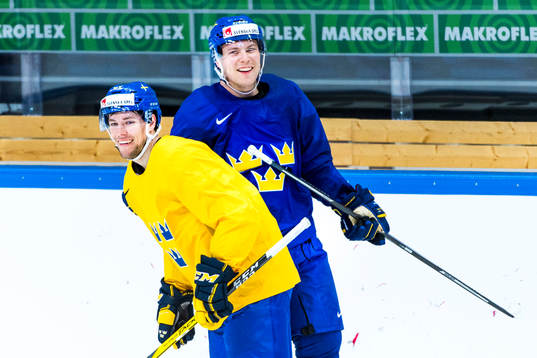 Robert Rosen och Erik Gustafsson skrattar