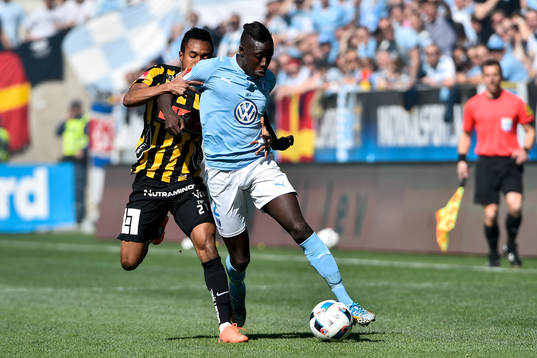 Malmö FFs Pa Konate och Häckens Nasiru Mohammed