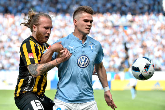 Häckens Emil Wahlström och Malmö FFs Vidar Örn