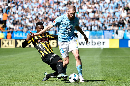 Häckens Mohammed Abubakari och Malmö FFs Jo Inge Berget