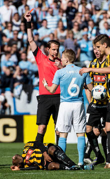 Hela situationen då Malmö FFs Oscar Lewicki får rött