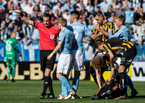 Hela situationen då Malmö FFs Oscar Lewicki får rött