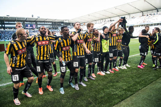 Häckens Simon Sandberg ber supportrarna vara tysta med