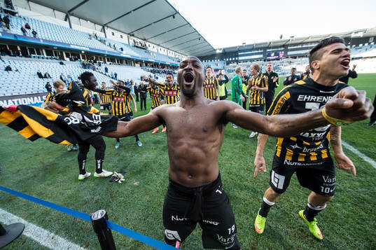 Häckens John Owoeri jublar