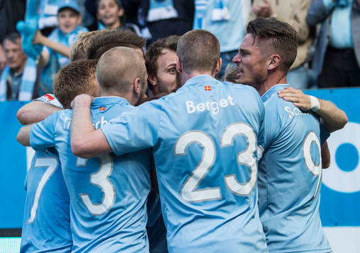 Malmö FFs lagkamraternajublar åt Magnus Wolff Eikrem