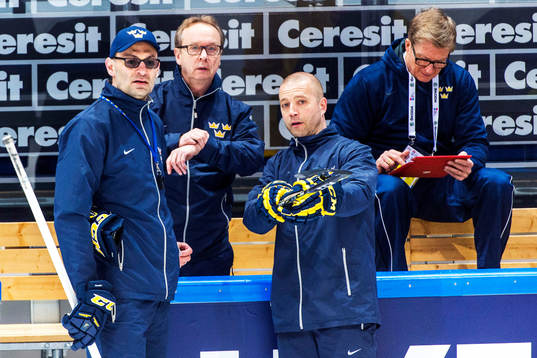 Assisterande tränare Peter Popovic, förbundskapten Pär