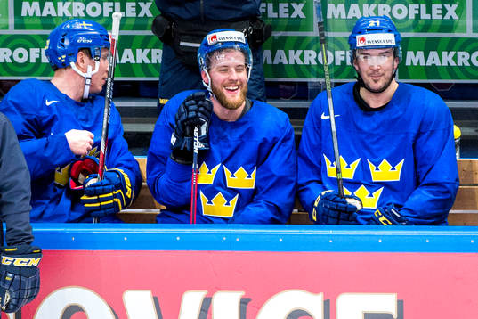 Linus Omark och Jimmie Ericsson på bänken