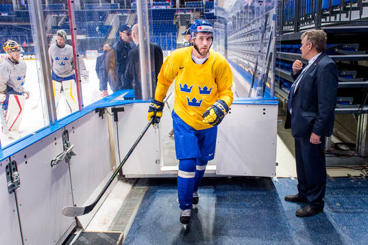 Oscar Fantenberg lämnar Sveriges ishockeylandslags träning