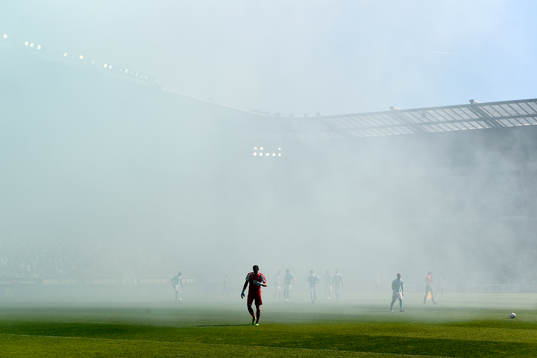Swedbank Stadion täcktes av rök