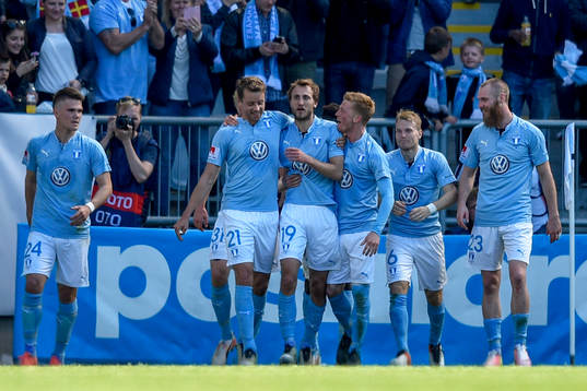 Malmö FFs Magnus Wolff Eikrem jublar med lagkamraterna