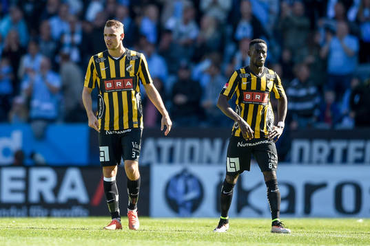 Häckens Jasmin Sudic och Demba Savage deppar