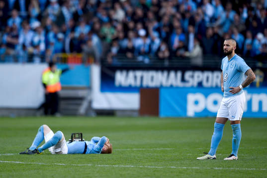 Malmö FFs Anders Christiansen och Guillermo Molins deppar