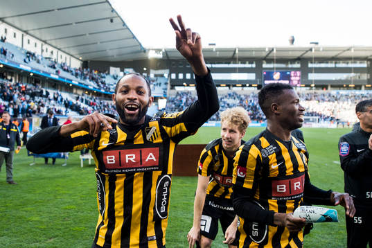 Häckens René Makondele jublar