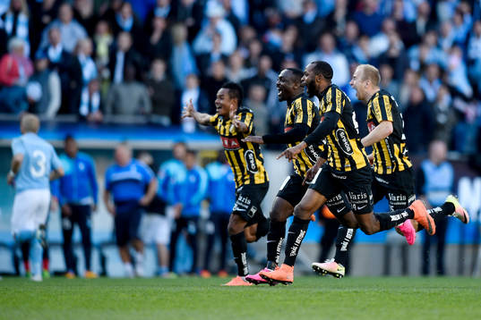 Häckens spelare jublar