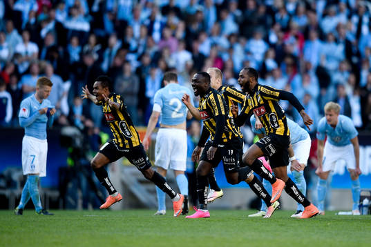 Häckens spelare jublar och Malmö FFs deppar
