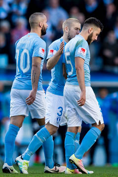Malmö FFs Guillermo Molins och Anton Tinnerholm tröstar