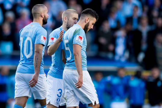 Malmö FFs Guillermo Molins och Anton Tinnerholm tröstar