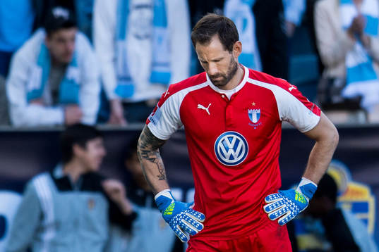Malmö FFs målvakt Johan Wiland deppar