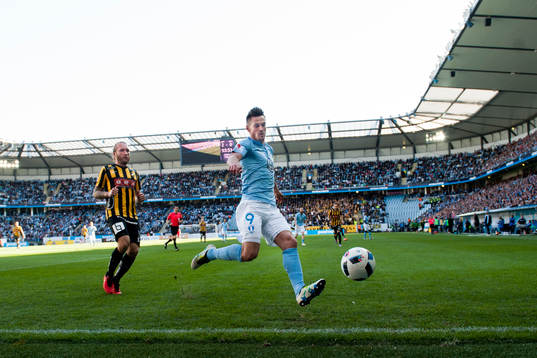 Häckens Emil Wahlström och Malmö FFs Markus Rosenberg
