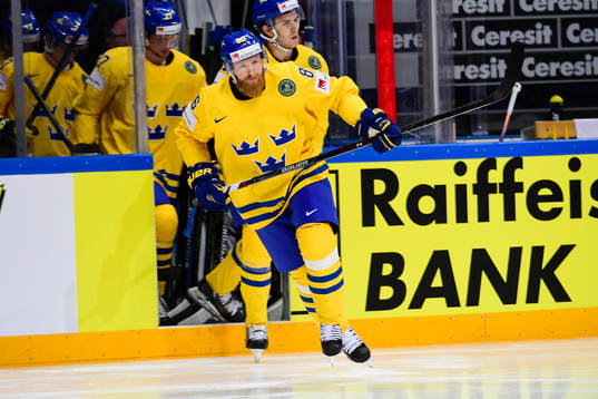 Sveriges Linus Klasen före ishockeymatchen i Ishockey-VM