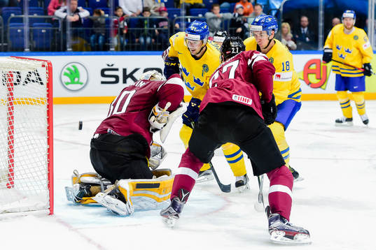 Sveriges Jimmie Ericsson och Mikael Backlund i en situation