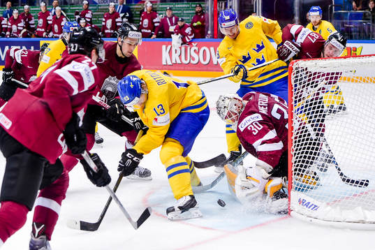 Sveriges Mattias Ritola och Johan Sundström framför