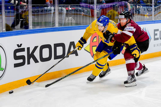 Sveriges Oscar Fantenberg och Lettlands Ronalds Kenins