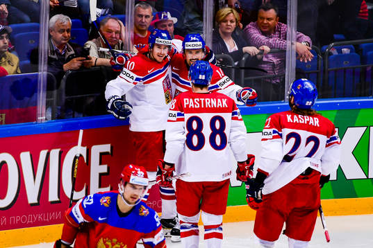 Tjeckiens Roman Cervenka och Tomas Plekanec  jublar
