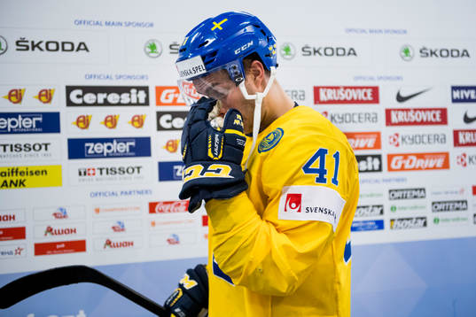 Sveriges Alexander Wennberg lämnar mixade zonen