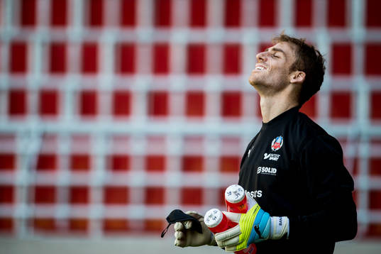 Helsingborgs målvakt Tomer Chencinski ber