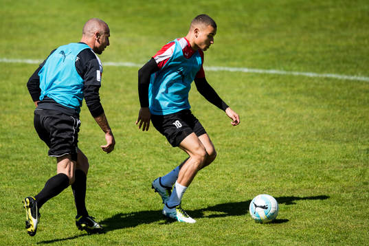 Manager Henrik Larsson och Jordan Larsson
