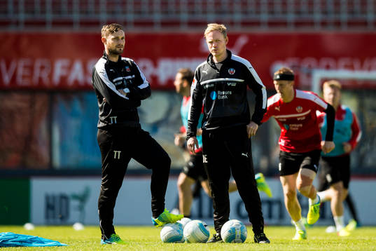 Assisterande tränare Tobias Tuvesson och Jonas Eidevall