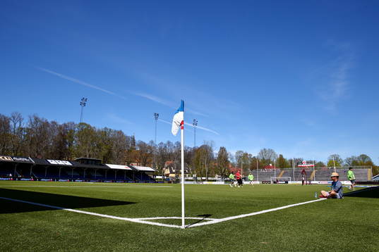 Kopparvallens fotbollsplan innan fotbollsmatchen i