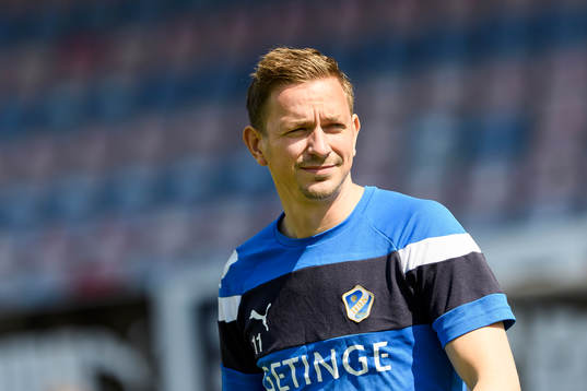 Halmstads Fredrik Olsson före fotbollsmatchen i Superettan
