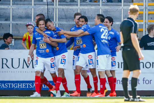Åtvidabergs Simon Helg jublar