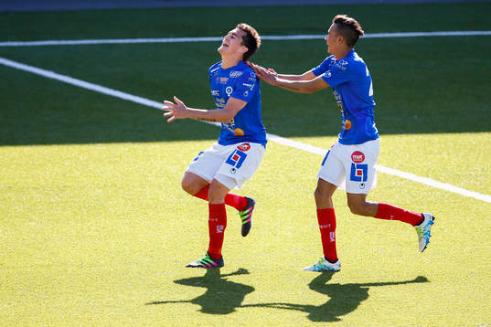 Åtvidabergs Jon Birkfeldt och Kevin Deeromram jublar