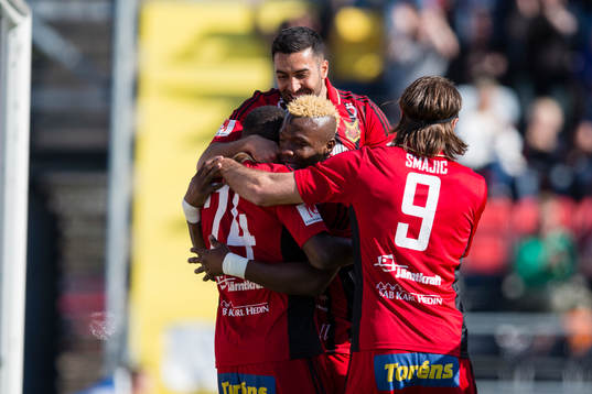 Östersunds Ronald Mukiibi jublar