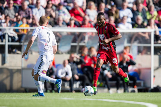 Östersunds Michael Omoh mot Kalmars Sebastian