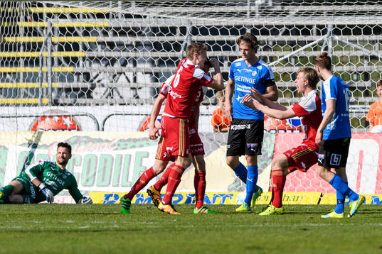 Degerfors spelare jublar