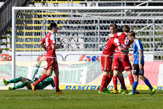 Degerfors spelare jublar