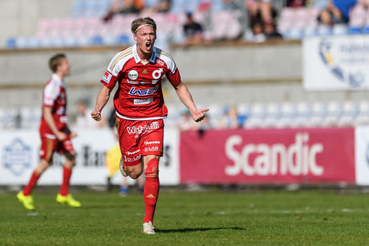 Degerfors Hampus Zackrisson jublar