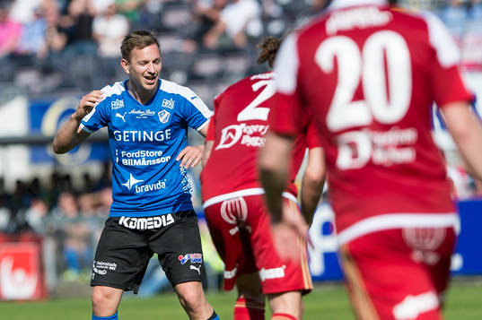 Halmstads Fredrik Olsson ser sin nick gå i stolpen och
