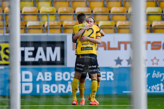 Elfsborgs Viktor Prodell och Simon Hedlund jublar