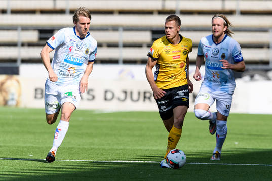 Elfsborgs Viktor Claesson och Gefles Johan Oremo (v) och