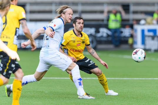 Elfsborgs Emir Bajrami och Gefles Anders Bååth