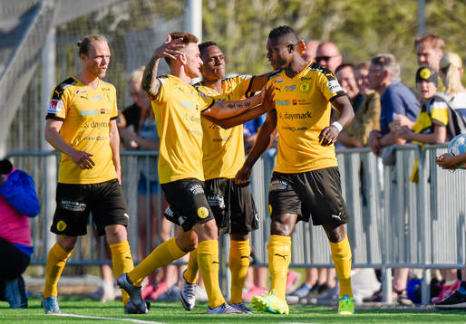 Frejs spelare jublar